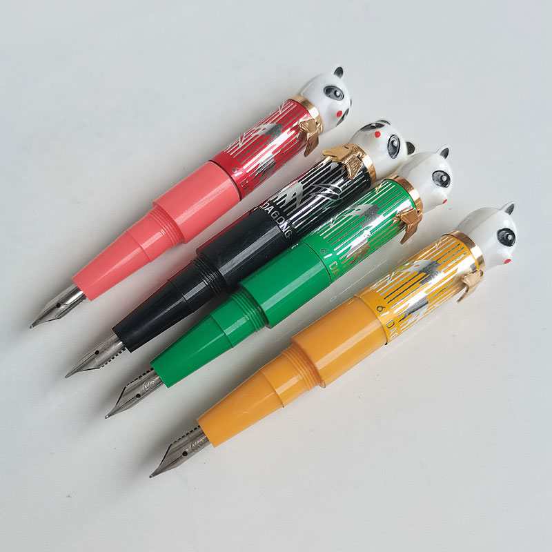 Vintage Collectible Pens - เครื่องเขียนและคอลเลกชั่นยุค1980จากประเทศจีนปากกาสั้นอิริเดียมแพนด้าสำหรับเด็กของเก่าใหม่แนววินเทจ4ชิ้น